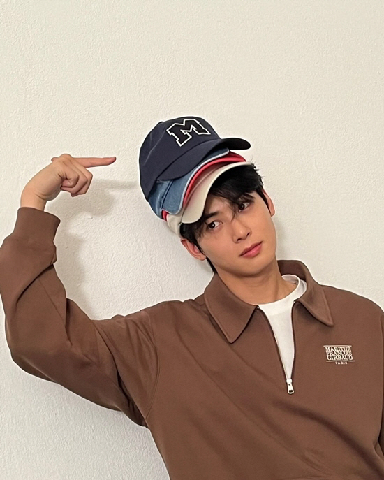 Cha Eun-woo Shares Playful Behind-the-Scenes Moments