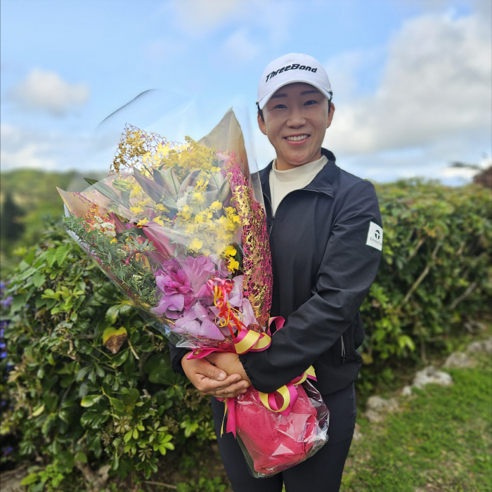 The shocked Yeondo, the worst caddie for a man who had an affair with three professionals in his 20s, and Shin Ji-ae ranked first in total prize money