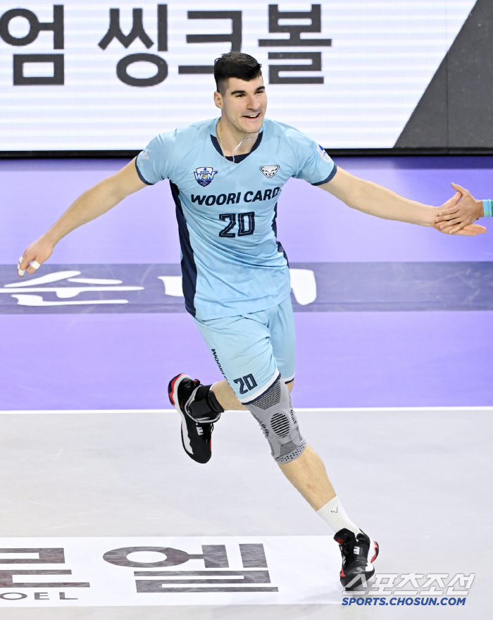 Spring volleyball failed. Woori Card ranked fourth. Korean Air won 3-0 without foreigners and even coaches