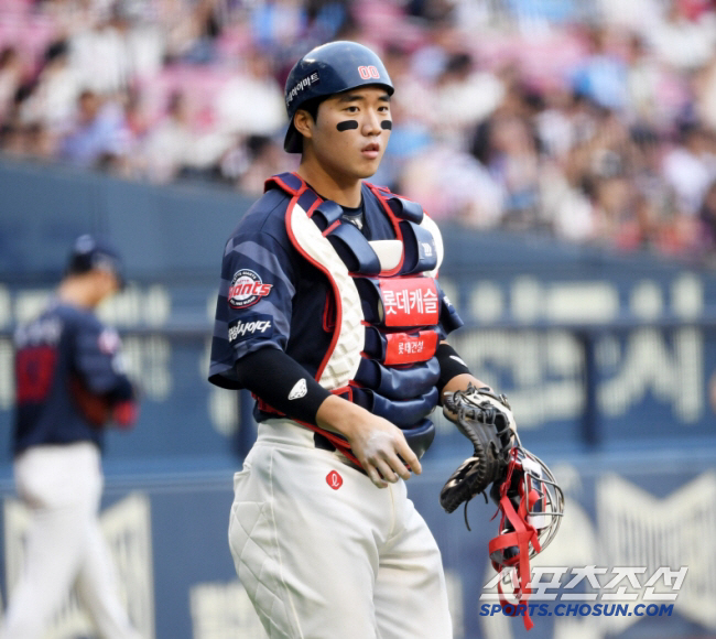 There were many cases of going from first base to third base...Lotte Reigns Outfield Team Reyes Hwang Seong-bin Yoon Dong-hee