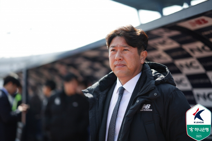 Why are you strong against E-Land coach Kim Do-kyun's smile against Suwon? I really don't know