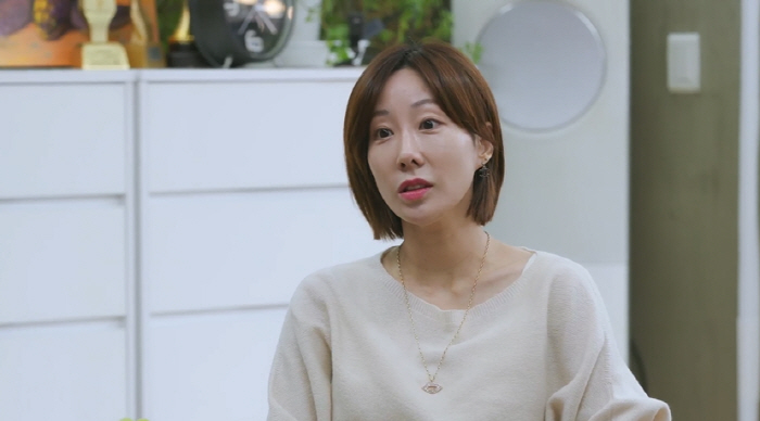 Bae Yong-joon ♥ Park Soo-jin and Suga are missing the entire group meeting..Hwang Jung-eum is living well in Hawaii (because she's a solo artist)