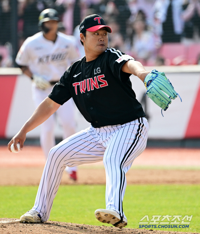 He went all-in to the bullpen and walked 15 in two days. Will LG's process of rebuilding the strongest bullpen be okay as it is 