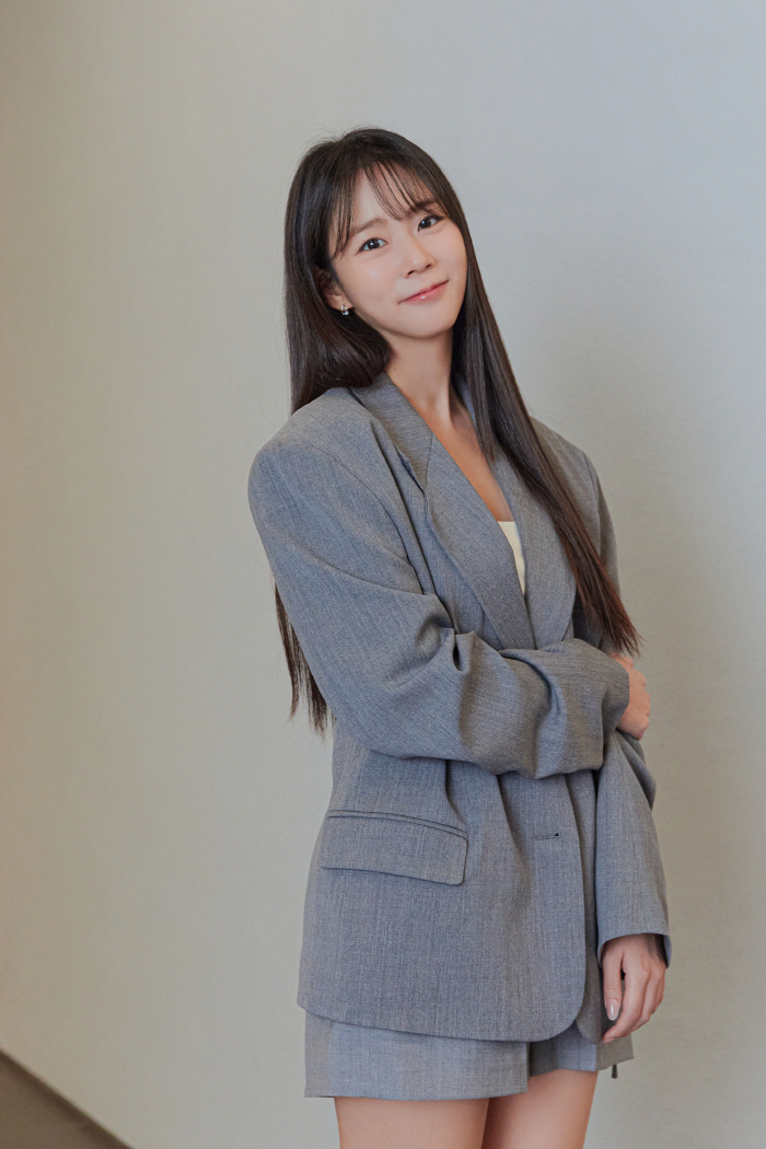  HAN SEUNG YEON's 19th bed scene? It's less revealing than KARA's outfit