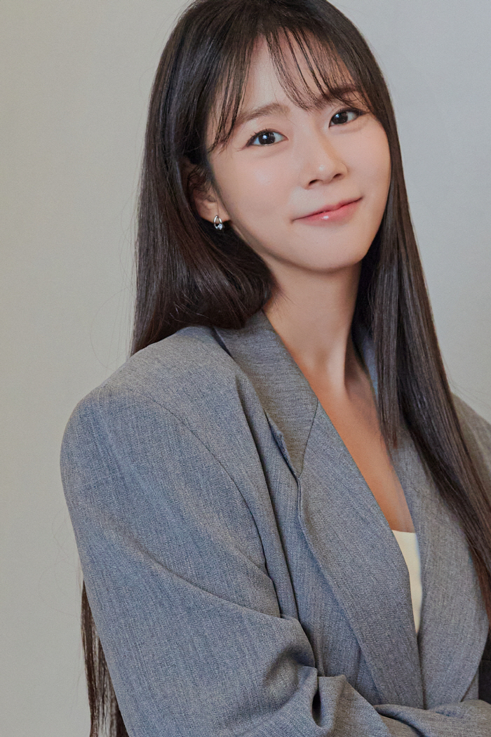 Han Seung Yeon Talks Kara's Legacy and Dreams of Acting with Hwang Jung-min