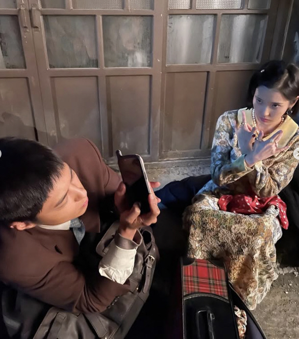 IU ♥ Park Bo-gum, who became a parent, is cute even outside the camera...I revealed the behind-the-scene story