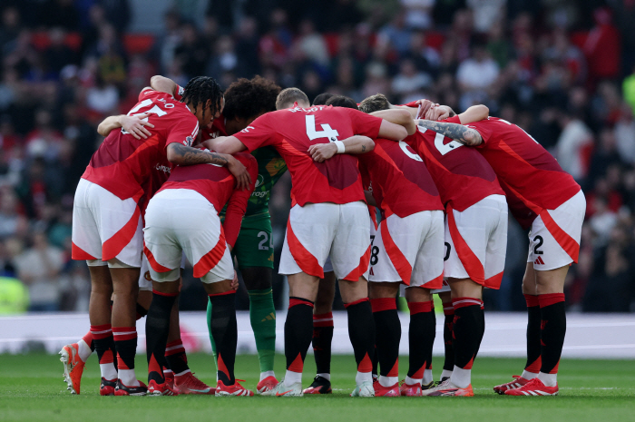 Man U is crazy! Underdog rebellion 11 draw with Arsenal...Bfe's fantastic free-kick goal explosion