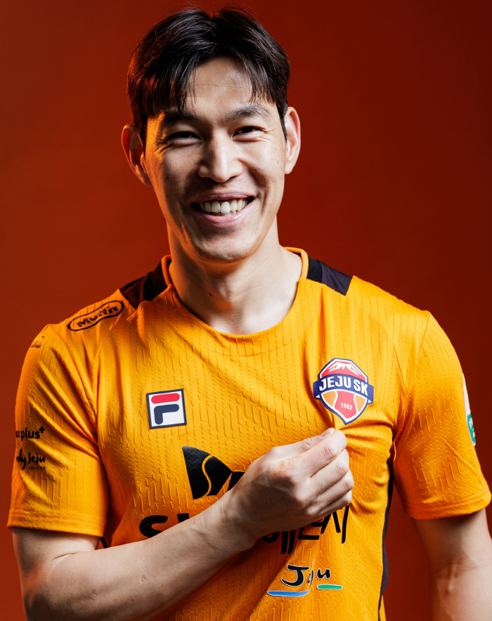  MF Lee Chang-min aims to break the record for most appearances by returning team to SK in Jeju by lifting the call-up