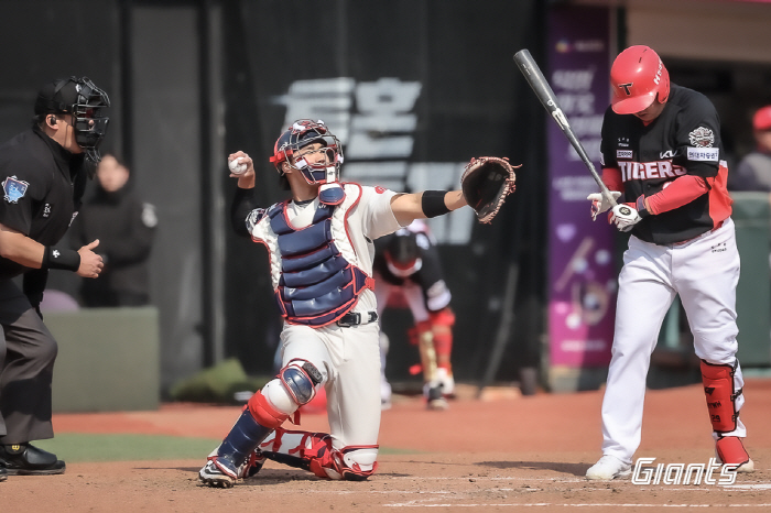 Official match in 174 days → No injuries! A catcher in his 5th year of ML-class throwing, should he get a ticket for a promising player…Starting with the exhibition game. 