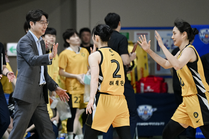  Director Kim Wan-soo of KB Stars, it was a happy and enjoyable season