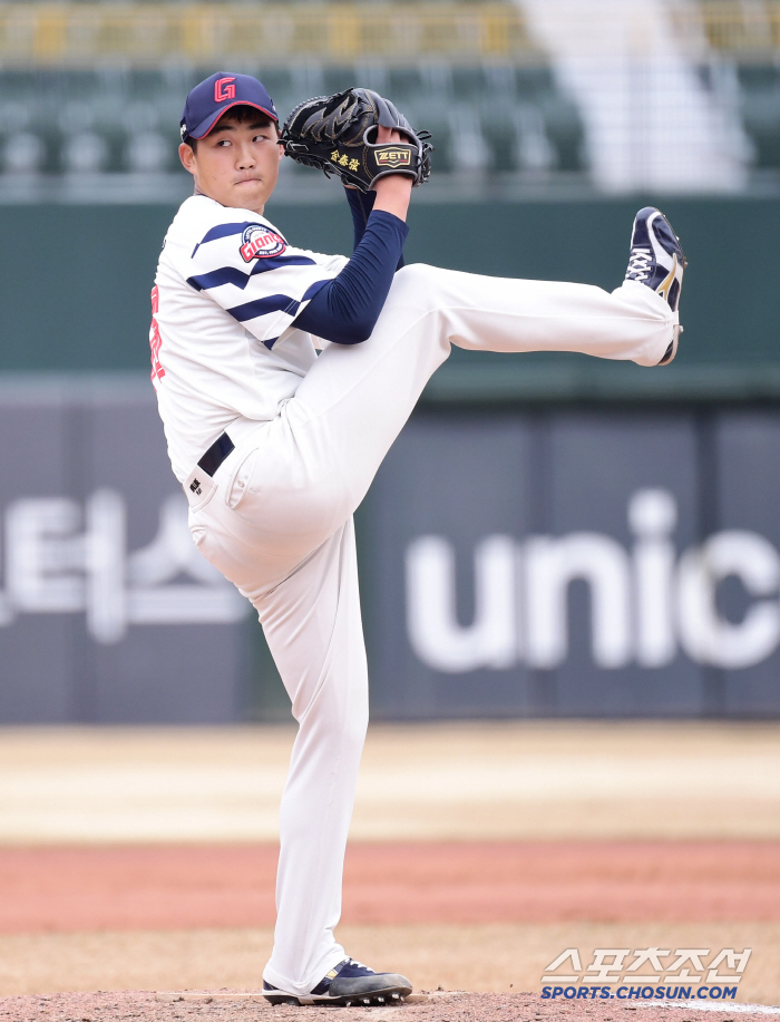 Seven runs in the sixth inning, LG reported its first win at 8-2 in the big inning. Lotte's 3 mistakes. Self-destruction. 152km Kim Young Woo finishes today as well 