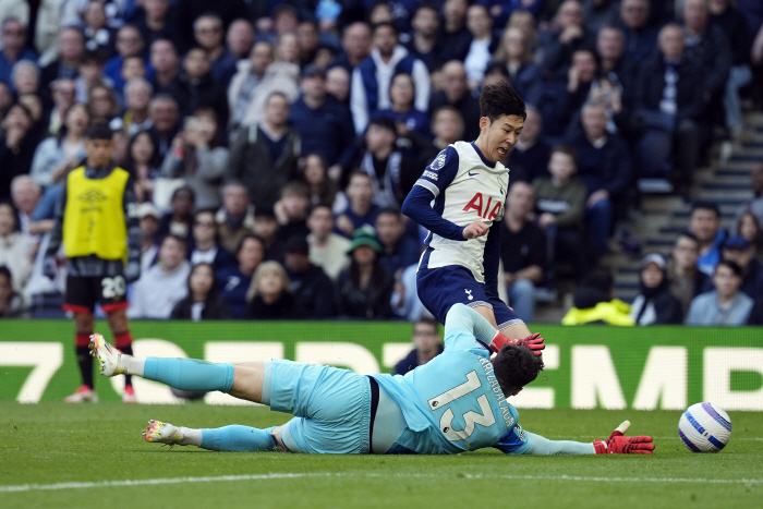 Son Heungmin, will you cook tea for us? Donum's hand is a journalist...Captain Son's fantasy Panenka 11th goal explodes