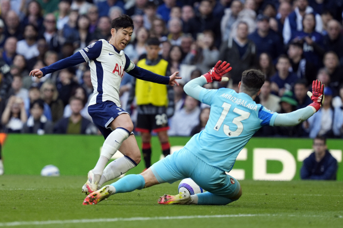 What are you doing when you're not concentrating! Son Heung-min is very disappointed and frustrated with SON's unusual anger for the first time