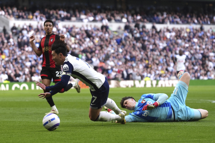 What are you doing when you're not concentrating! Son Heung-min is very disappointed and frustrated with SON's unusual anger for the first time