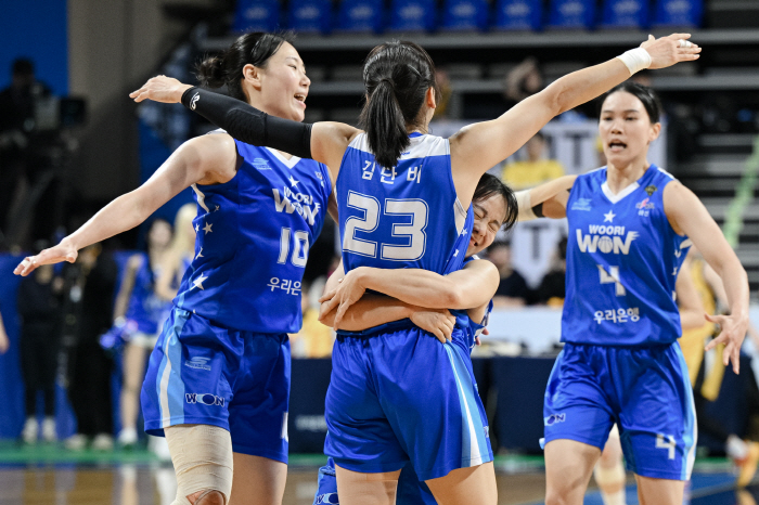 Woori Bank defeated KB with three veteran players to advance to the championship for four consecutive seasons