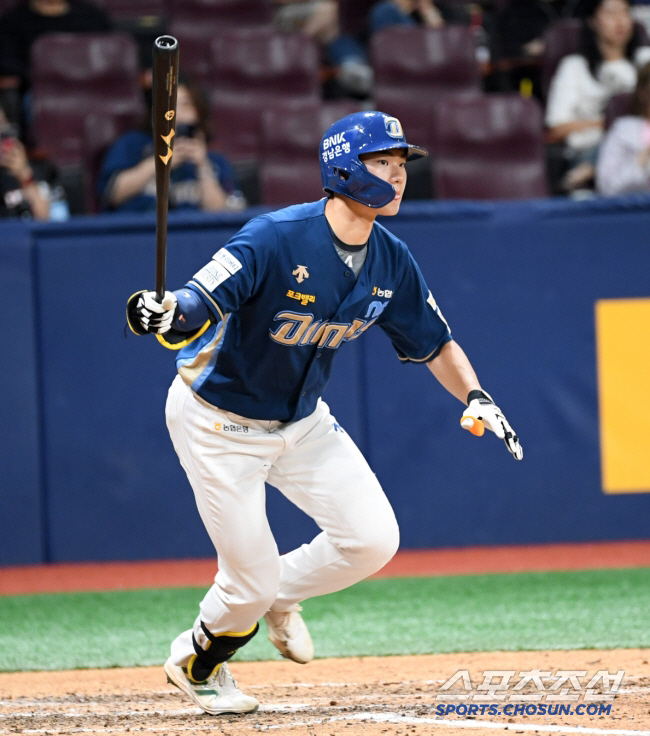 The evaluation of KBO's top four prospects? The head coach's iron stick → 2G consecutive home run fire...Should we continue with the Taegeuk mark? 