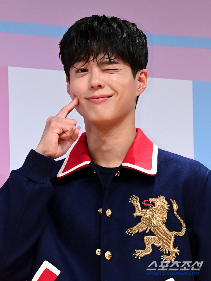 It's been 10 years since The Season's Park Bo-gum Music Bank. It's a special relationship with KBS