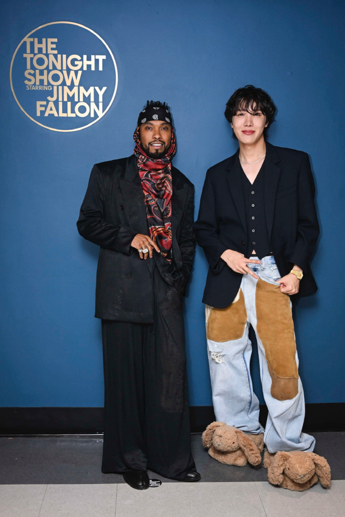 J-Hope and Miguel at Jimmy Fallon Show...As a guest, the opening is unusual