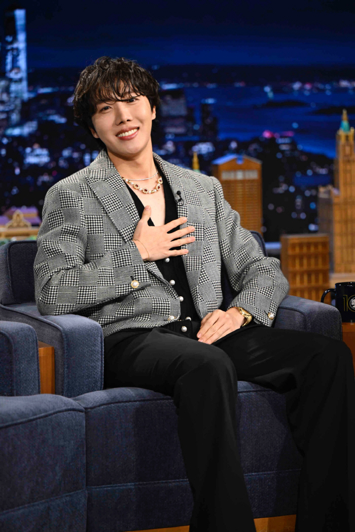 J-Hope and Miguel at Jimmy Fallon Show...As a guest, the opening is unusual