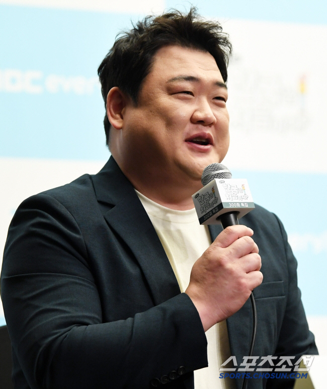 Kim Jun-hyun made a big accident during a live broadcast. He even thought about immigration. Did the production team go crazy