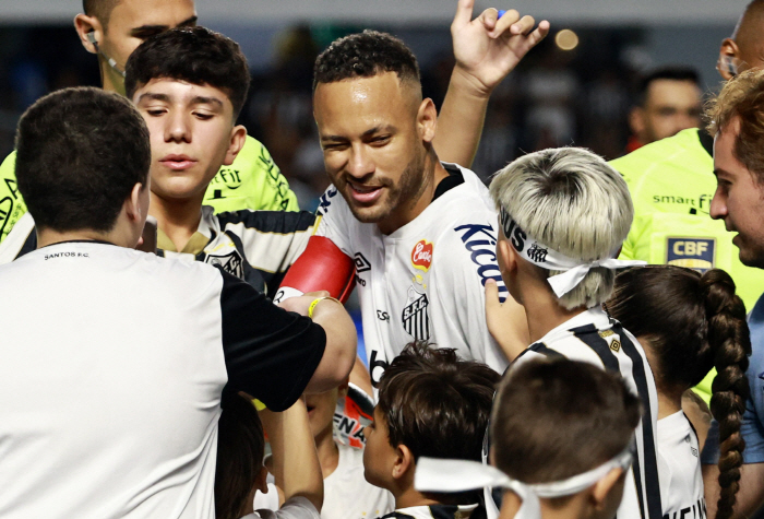 Neymar again...As My Sister's Birthday Arrives, Injury Appeal Like a Ghost in the Soccer World's Biggest Conspiracy Theory