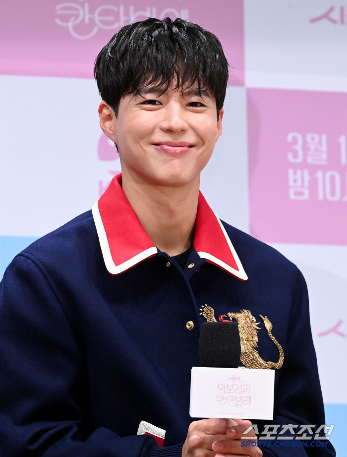 Park Bo Gum The Seasons' new face? I'm honored. I'll do it with the heart of a new employee