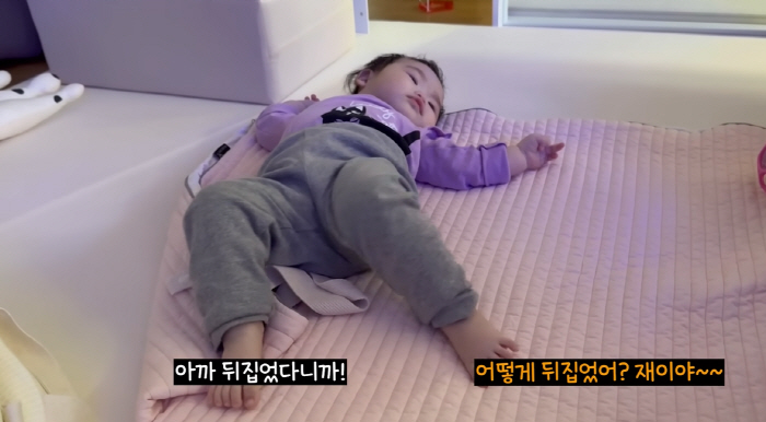 Park Soo-hong's Daughter's Childcare Diary YouTubeIn class-dong explosion Hold dad's hand (Happy Dahong)