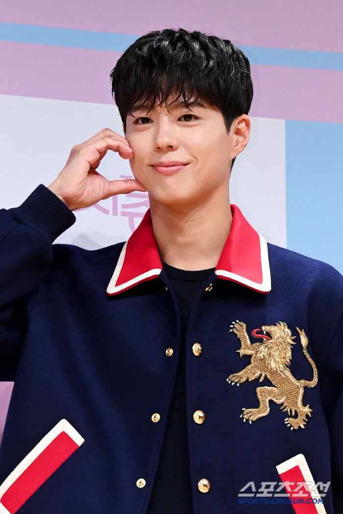  Park Bo Gum, you have sweet cheeks