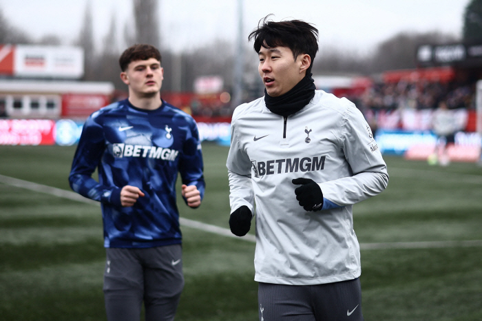 Son Heung-min? It's not captaincy!→Danso's shocking remarks by Captain Tottenham...Park Ji-sung is the one who sat on the bench