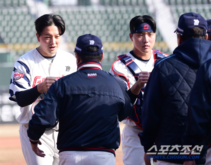 Son Ho-young's final hit Kim Won-joong's save. Kim Kang-hyun and Park Se-hyun threw well in a 3-2 victory.