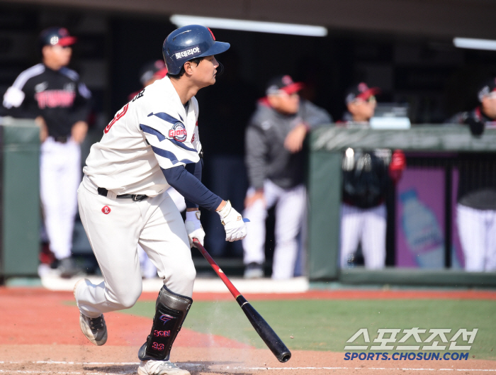 Son Ho-young's final hit Kim Won-joong's save. Kim Kang-hyun and Park Se-hyun threw well in a 3-2 victory.