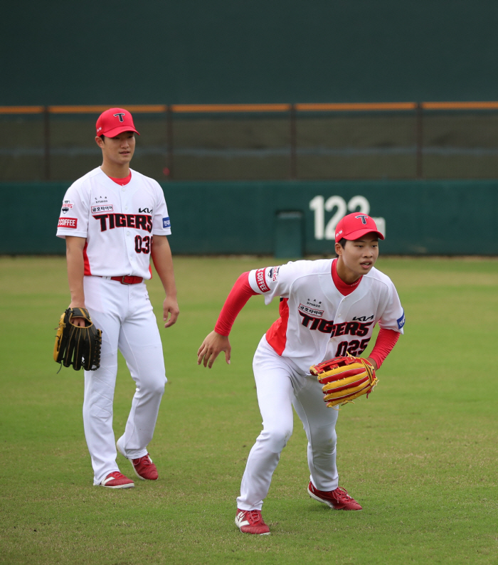You must be very tired, but a 19-year-old rookie who stole third base and third base in his first start game disappeared. Why? 