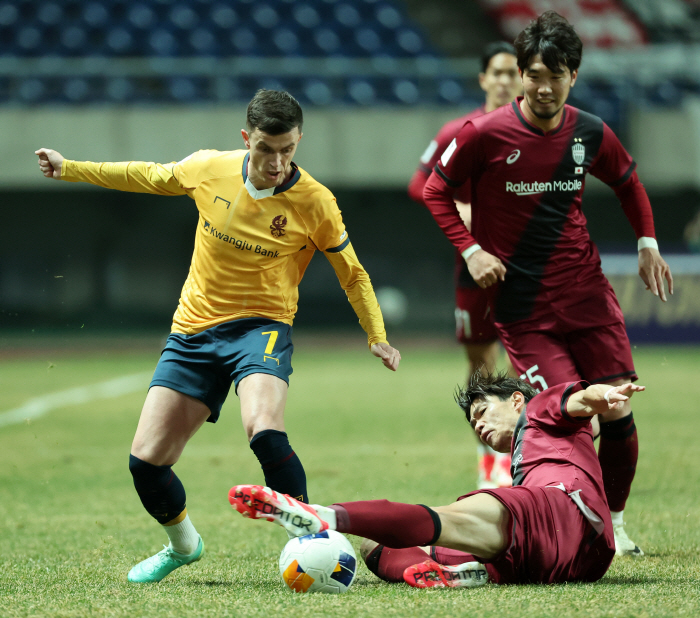  After an extended match with crazy reversal Kobe of crazy Jeong Hyo-ball, 02→32 overturning, the quarterfinals were won...Asani saved his K-League pride!