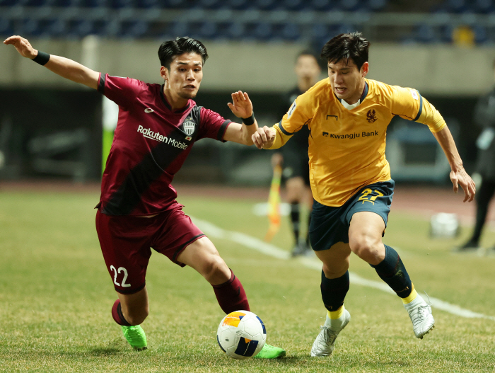  After an extended match with crazy reversal Kobe of crazy Jeong Hyo-ball, 02→32 overturning, the quarterfinals were won...Asani saved his K-League pride!