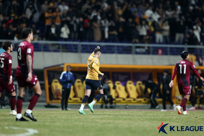  After an extended match with crazy reversal Kobe of crazy Jeong Hyo-ball, 02→32 overturning, the quarterfinals were won...Asani saved his K-League pride!