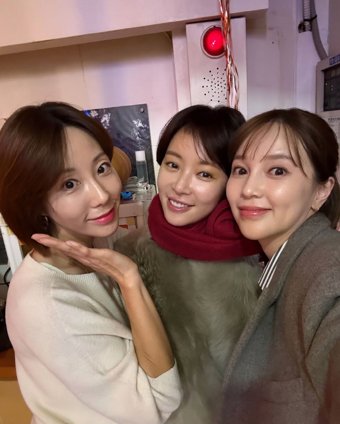'Bae Yongjun ♥' Park Soojin, beauty that doesn't get old, 'surprise update'..'You look like a high school student.' (Because you're single)