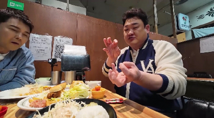 Did I change the sign for Junhyun's plan..From the appearance of Kim Jun-hyun, a big picture of a steamed bun party with the production team (Jeon Hyun-moo's plan 2)