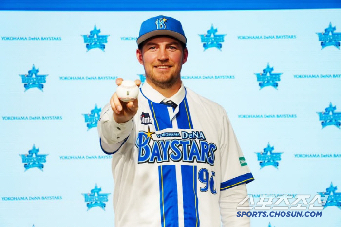 I'm aiming for the Cy Young Award  the Sawamura AwardIt's...Bauer, a left-handed man, is taken as a disgraceful image of arrogance. 