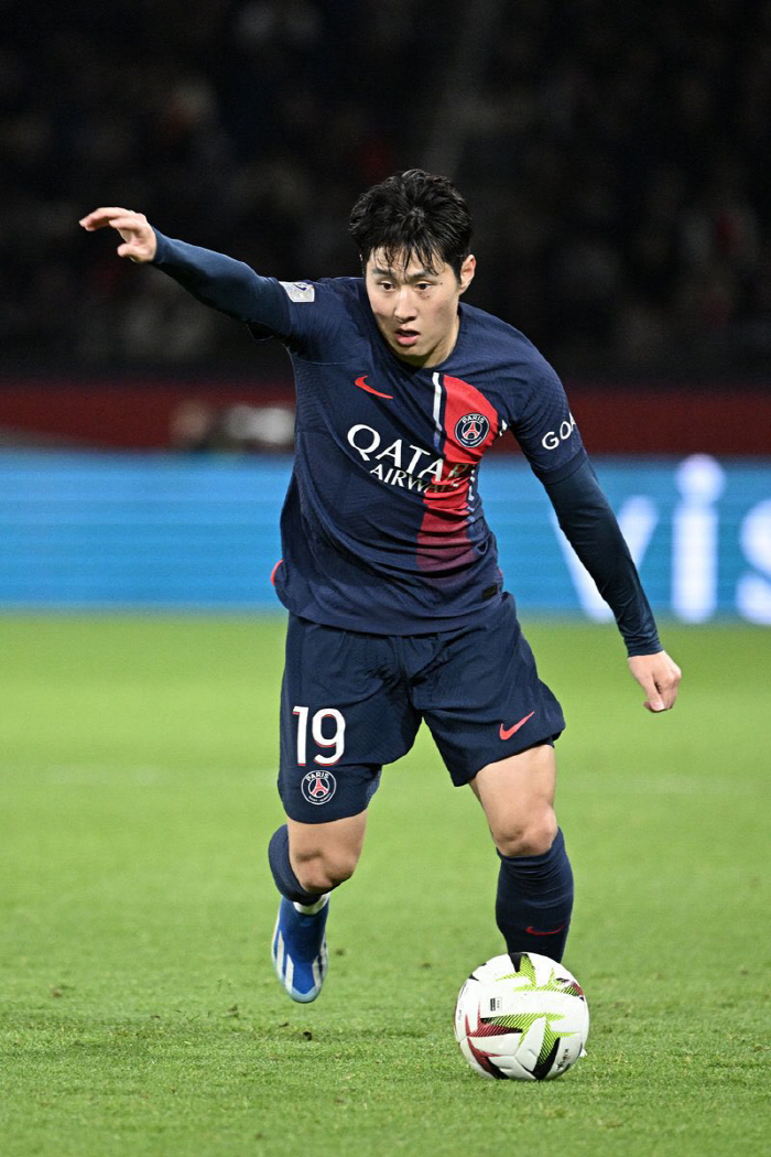 Lee Kang-in is crazy about advancing to the quarterfinals! PSG caught the EPL king after the penalty shootout...I'm going to shoot the UCL championship