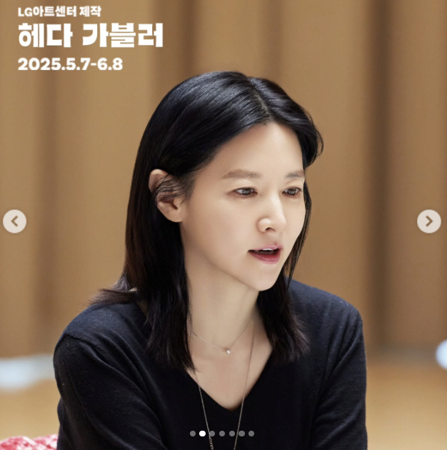 Lee Young-ae reveals her first reading back to the theater in 32 years..the original intentions of twin mothers