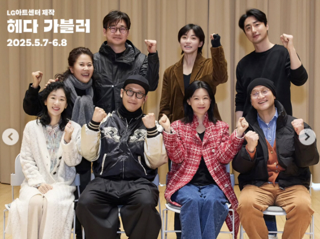 Lee Young-ae reveals her first reading back to the theater in 32 years..the original intentions of twin mothers