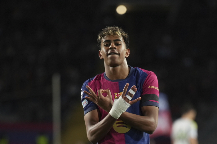  FC Barcelona Ramin Yamal again at the age of 17 years and 241 days, the youngest UCL goal and help explosion
