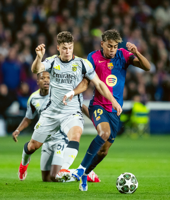  FC Barcelona Ramin Yamal again at the age of 17 years and 241 days, the youngest UCL goal and help explosion