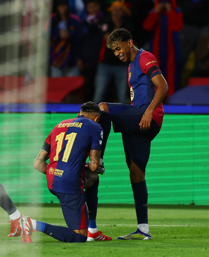  FC Barcelona Ramin Yamal again at the age of 17 years and 241 days, the youngest UCL goal and help explosion