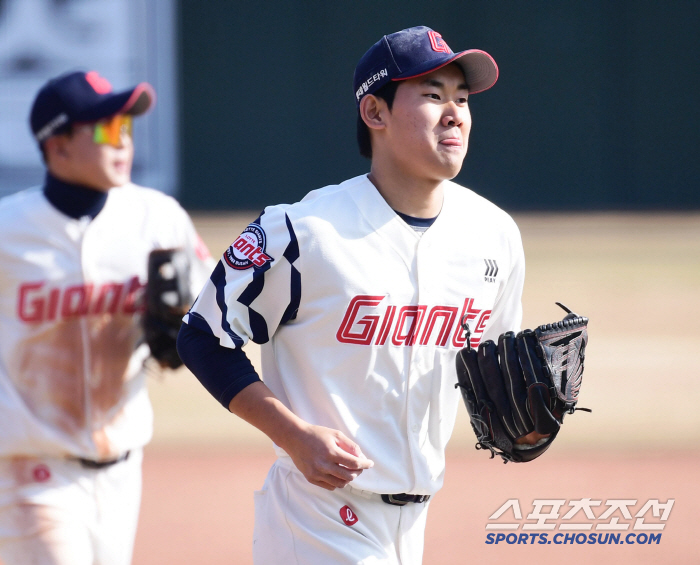 Park Se-hyun, not Lotte's Park Se-woong, became a 19-year-old rookie (Busan site) who became a surprise winning pitcher for his professional debut