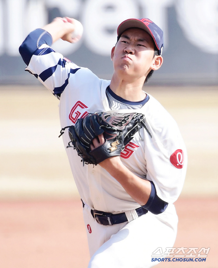 Park Se-hyun, not Lotte's Park Se-woong, became a 19-year-old rookie (Busan site) who became a surprise winning pitcher for his professional debut