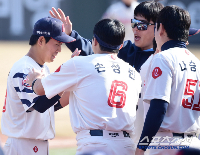 Park Se-hyun, not Lotte's Park Se-woong, became a 19-year-old rookie (Busan site) who became a surprise winning pitcher for his professional debut