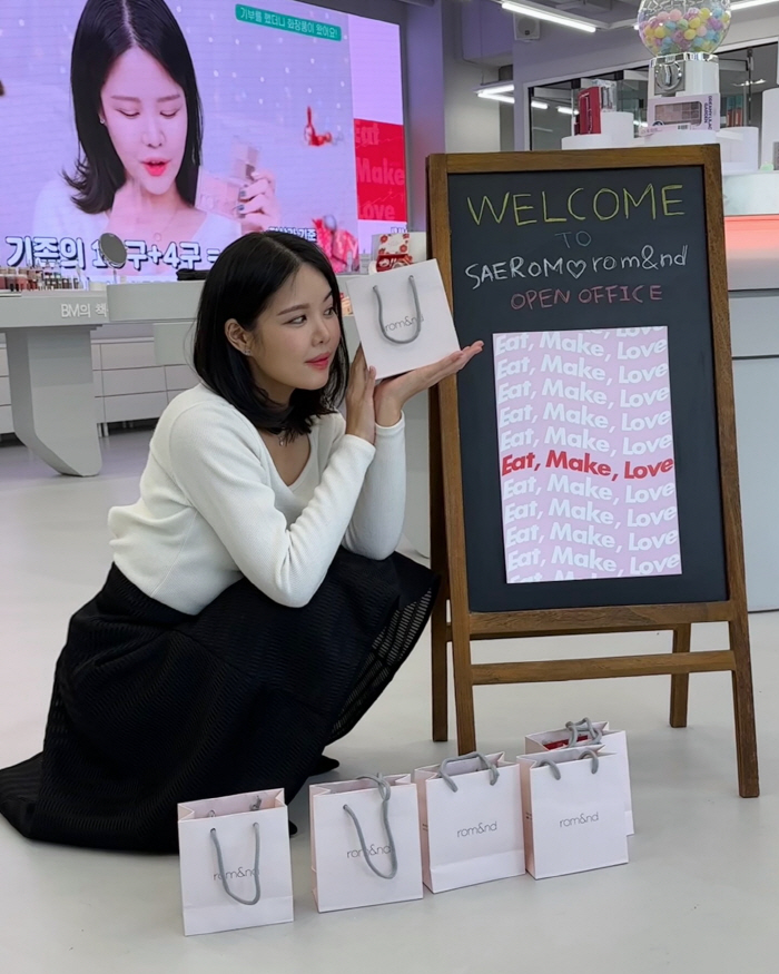  After 10 years of companionship, breakup beauty YouTubers Min Saerom and Rom & Ann are leaving 