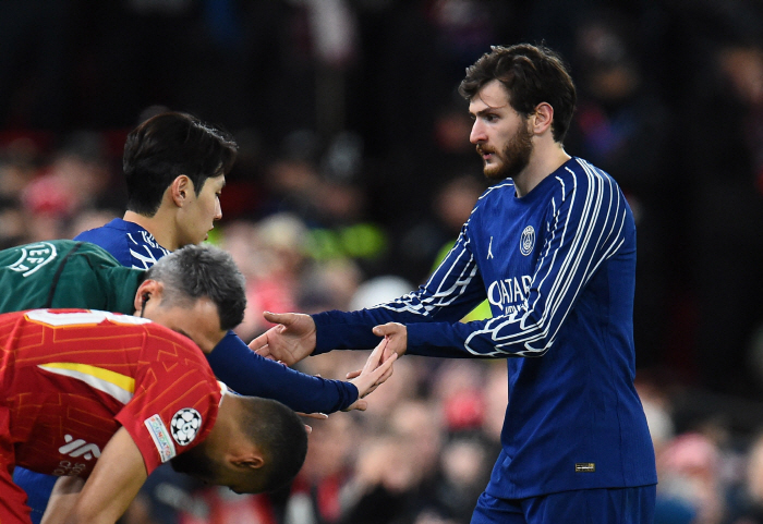 Salah cried in Anfield, where His Majesty's Messi rang...Lee Kang-in's replacement match was defeated by PSG in shock → eliminated from the round of 16