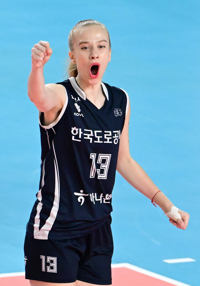 Victory made by a 19-year-old rookie setter → 6 consecutive wins in the second half! Korea Expressway Corporation caught GS Caltex after a full set battle 